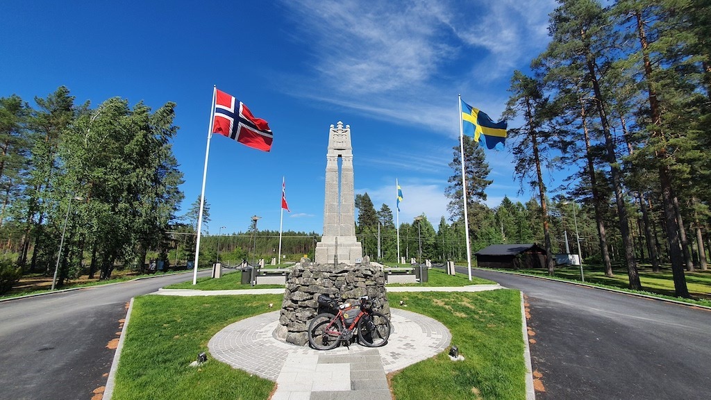 Peace statue, border between Norway-Sweden, Morokulien
