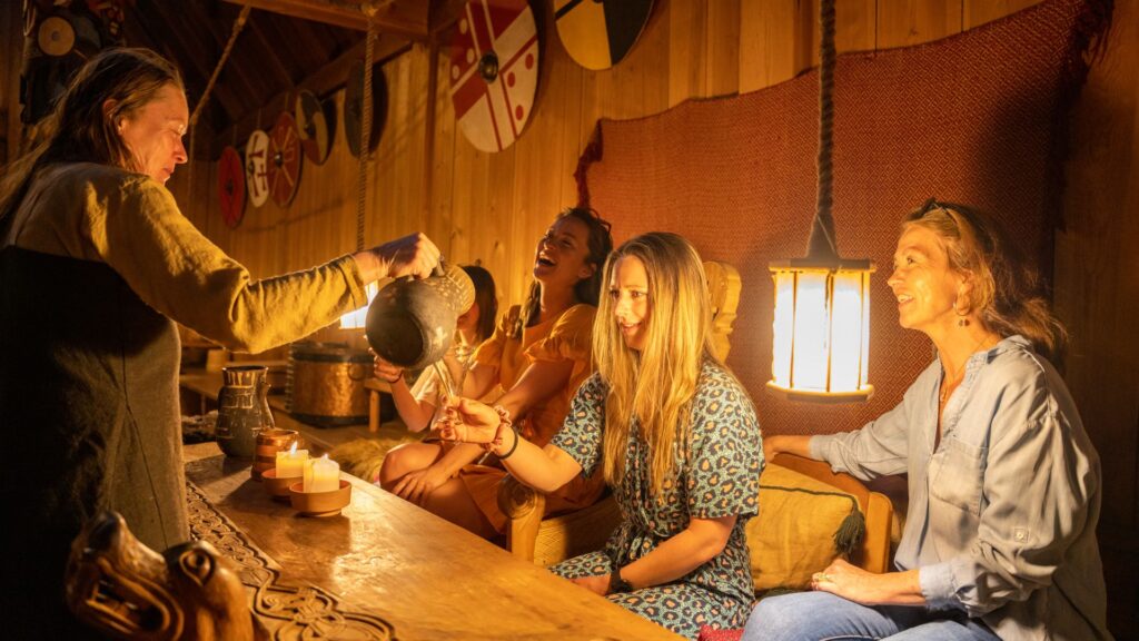 Visite du centre Midgard Viking_Fredrik Ahlsen_Visit Norway - Cycle Norway