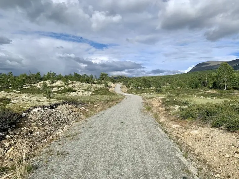 Gravel cycling route in Norwegian mountains